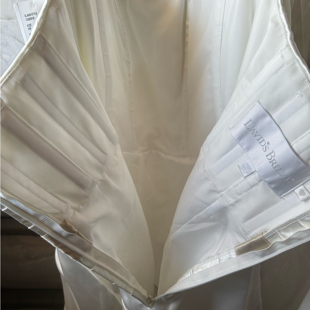 David's Bridal Strapless Charmeuse A-Line Size 14W Wedding Dress STYLE# 9OP1242 - Picture 16 of 16
